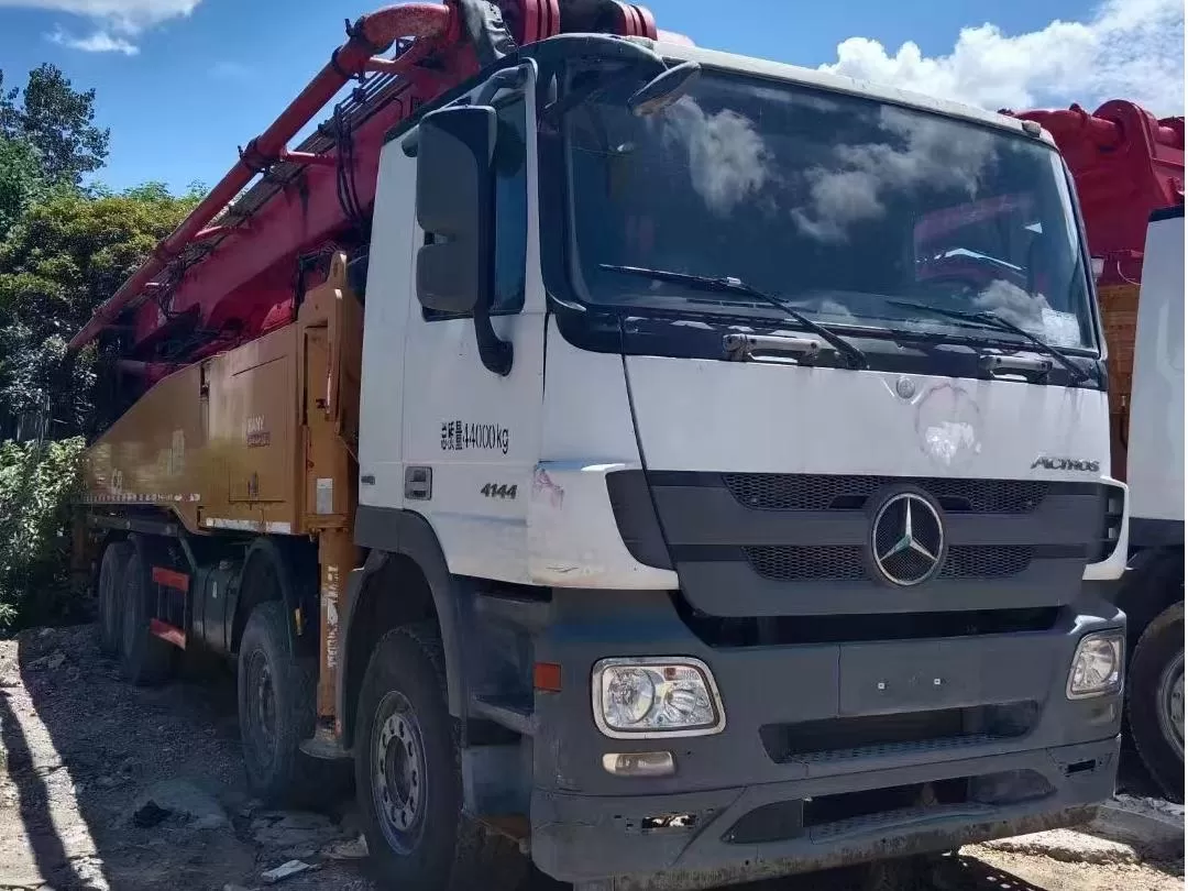 coche bomba de hormigón montado en camión, bomba de pluma sany 2018 de alta calidad, 56m, chasis benz