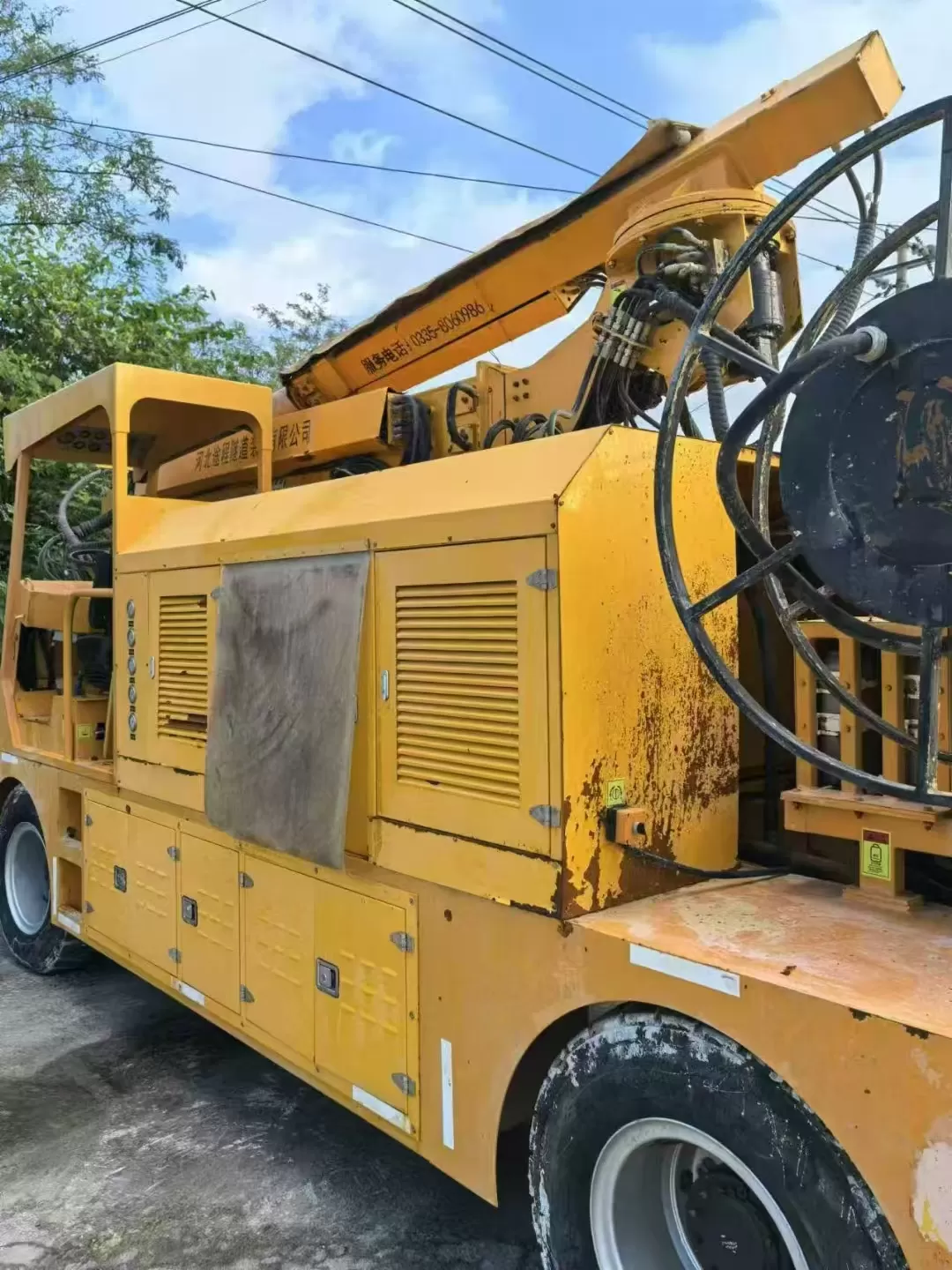 camión de pulverización de hormigón proyectado, máquina manipuladora de hormigón proyectado de 30m3, pulverizador de hormigón tuc3016n para construcción minera