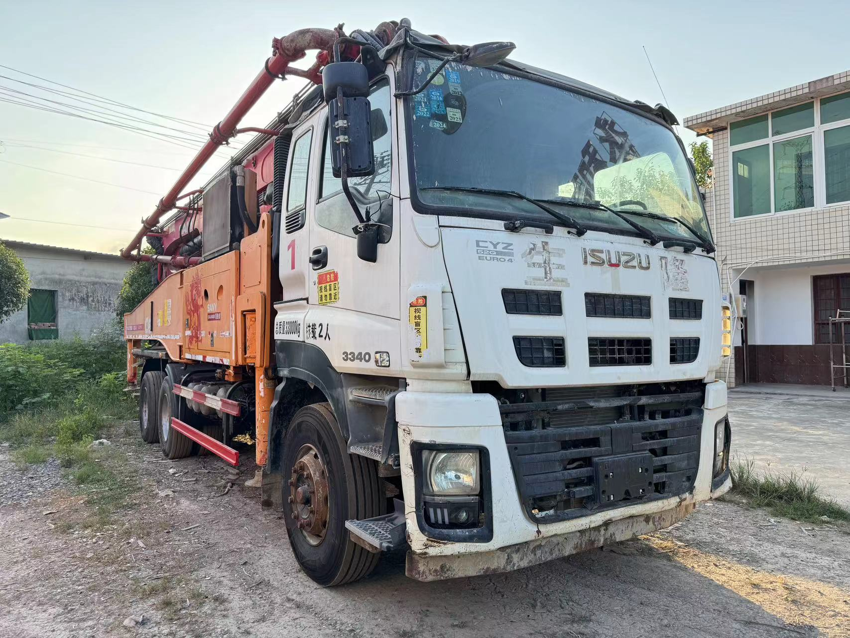 2015 sany boom pump carro bomba de concreto montado en camión de 47 m con chasis isuzu