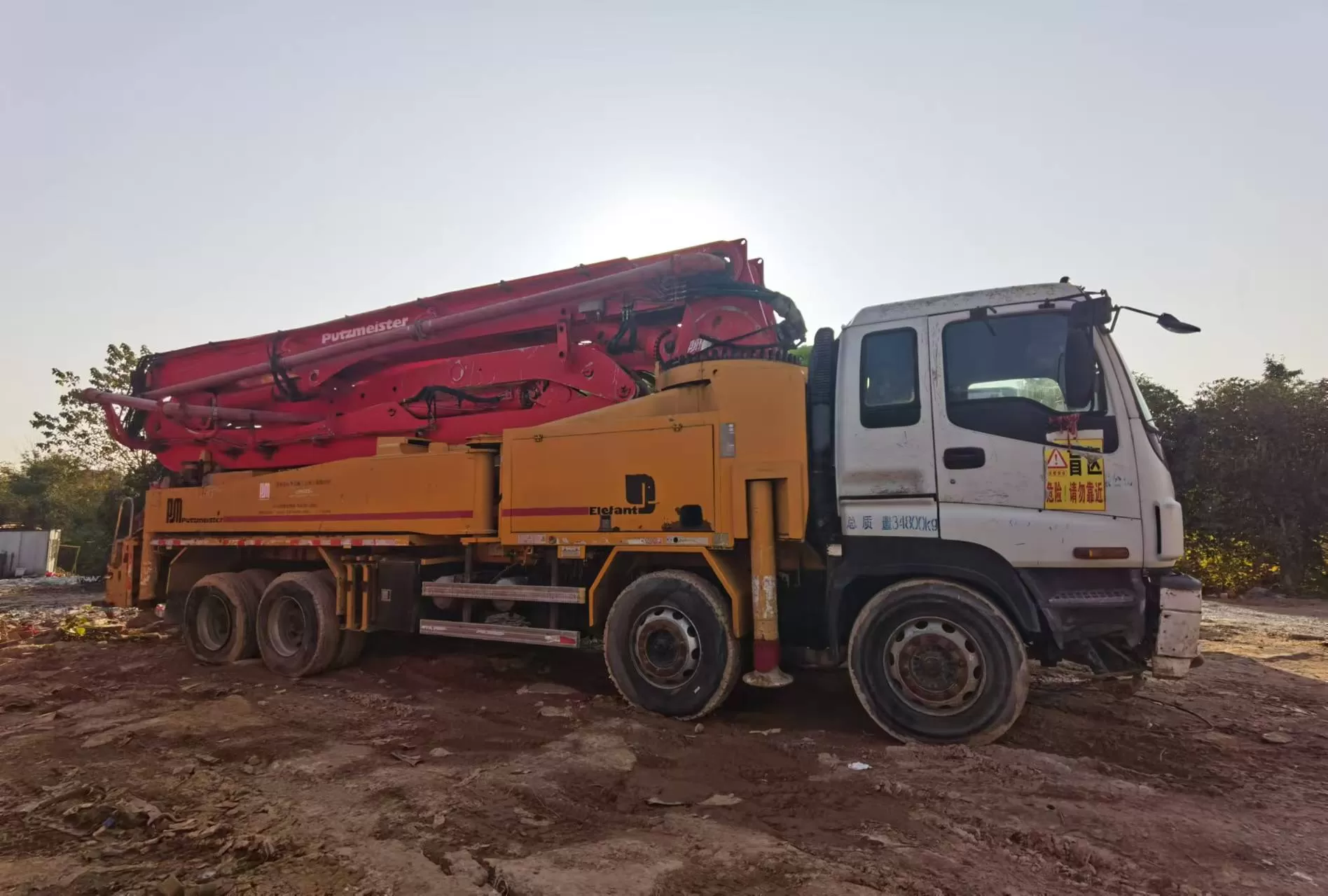 2010 putzmeister original buena calidad 46m camión bomba de concreto montado en chasis isuzu