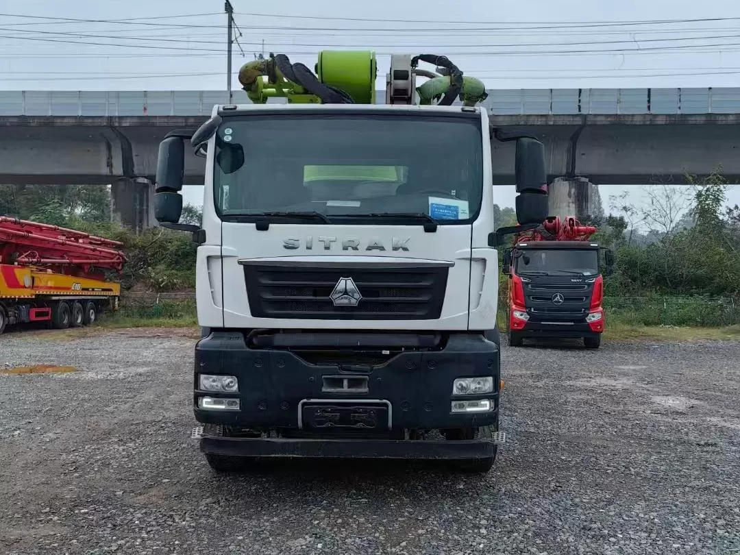 bomba de pluma 2022 de alta calidad, coche bomba de hormigón montado en camión de 50m con chasis sitrak