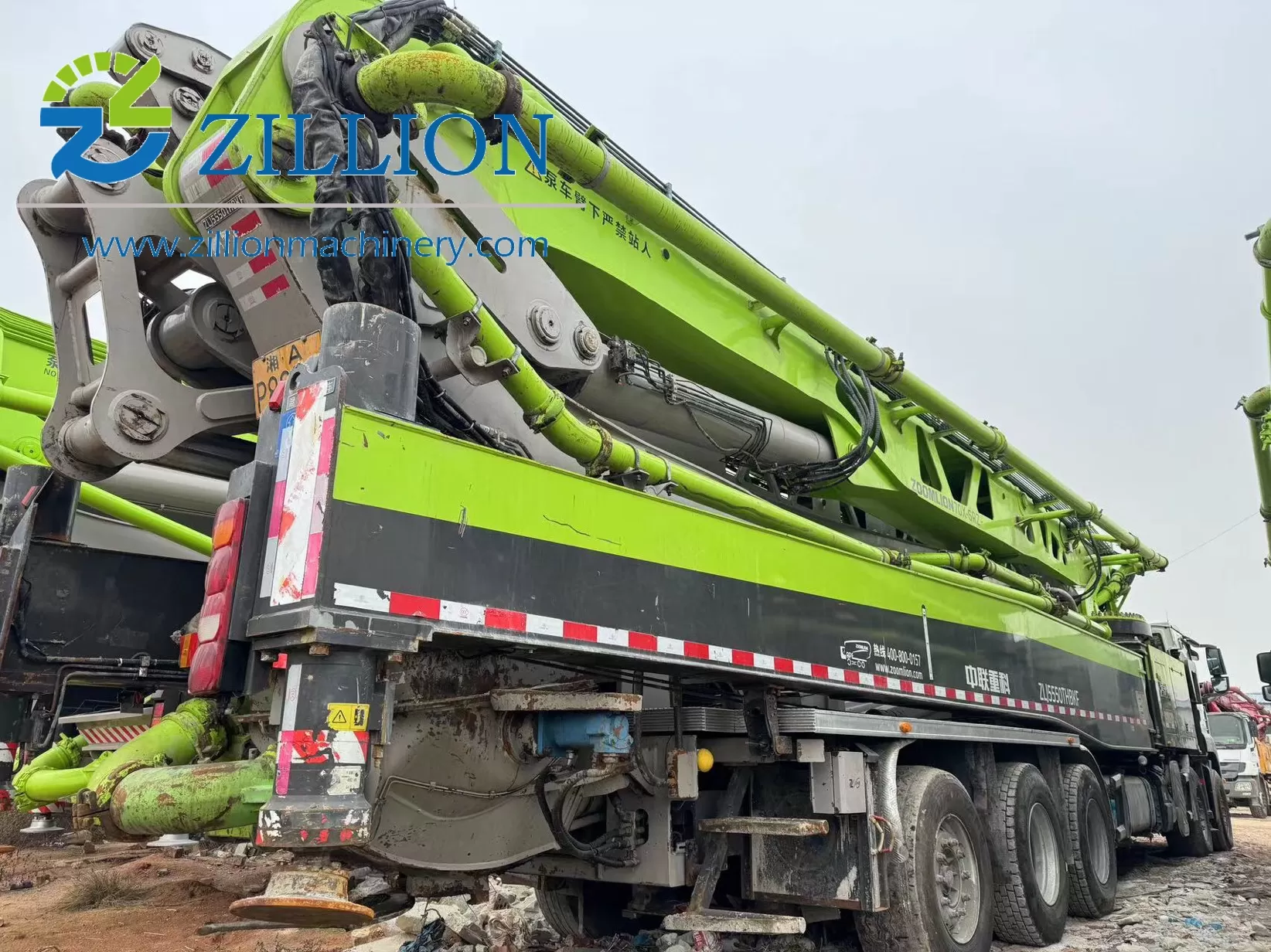 2022 carro bomba de concreto montado sobre camión con pluma de 70 m de largo zoomlion sobre chasis sitrak